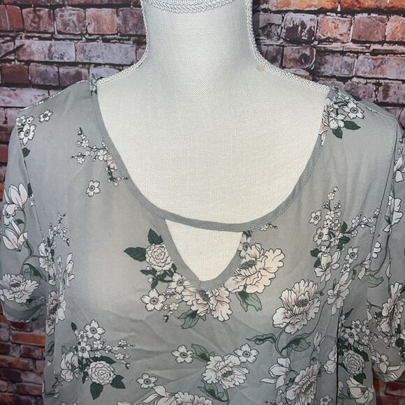 Torrid Grey Floral Georgette Blouse - Picture 4 of 7